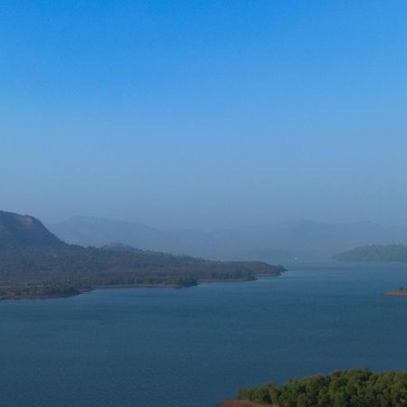 Ekam Lake House By Stayvista With Mountain & Lake Views, Outdoor Jacuzzi, Sauna, Modern Amenities & Kitchen Garden Poona Buitenkant foto