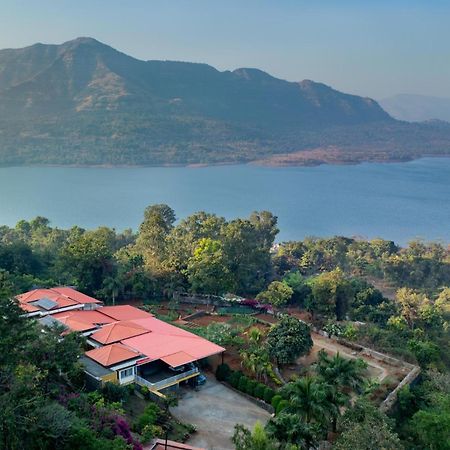 Ekam Lake House By Stayvista With Mountain & Lake Views, Outdoor Jacuzzi, Sauna, Modern Amenities & Kitchen Garden Poona Buitenkant foto