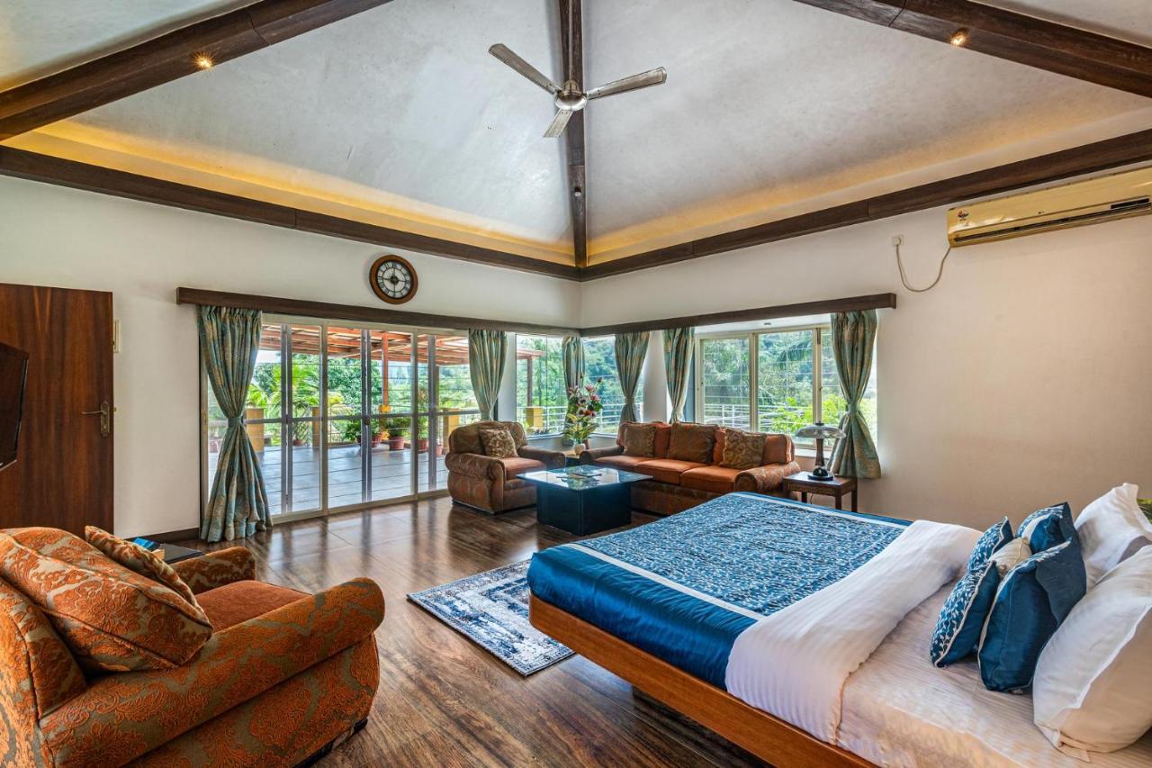 Ekam Lake House By Stayvista With Mountain & Lake Views, Outdoor Jacuzzi, Sauna, Modern Amenities & Kitchen Garden Poona Buitenkant foto