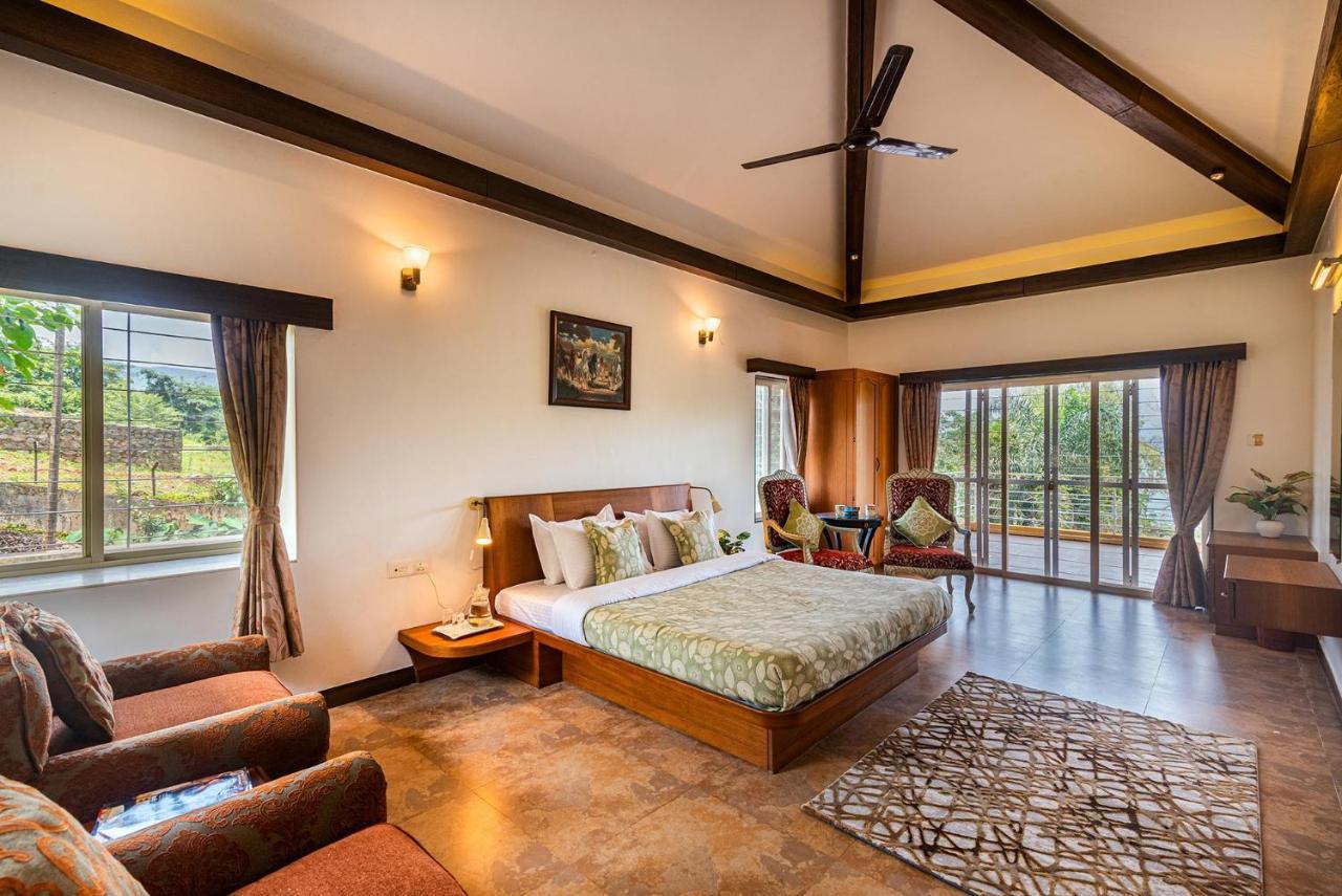 Ekam Lake House By Stayvista With Mountain & Lake Views, Outdoor Jacuzzi, Sauna, Modern Amenities & Kitchen Garden Poona Buitenkant foto