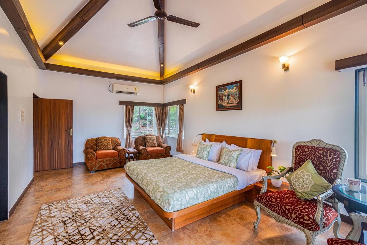 Ekam Lake House By Stayvista With Mountain & Lake Views, Outdoor Jacuzzi, Sauna, Modern Amenities & Kitchen Garden Poona Buitenkant foto