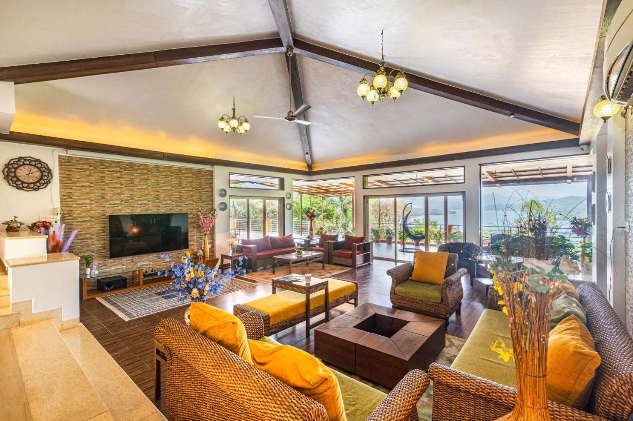 Ekam Lake House By Stayvista With Mountain & Lake Views, Outdoor Jacuzzi, Sauna, Modern Amenities & Kitchen Garden Poona Buitenkant foto