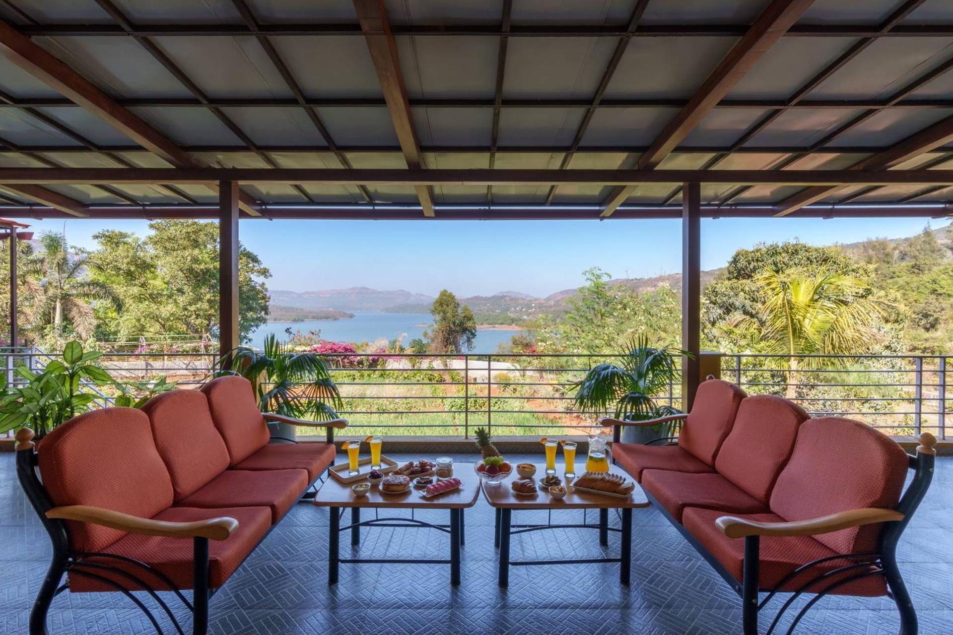 Ekam Lake House By Stayvista With Mountain & Lake Views, Outdoor Jacuzzi, Sauna, Modern Amenities & Kitchen Garden Poona Buitenkant foto
